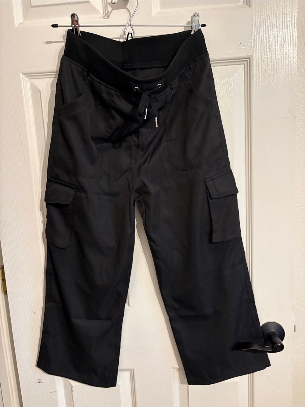 Women's Black Cargo Cropped Jogger Pants - Brand Unspecified